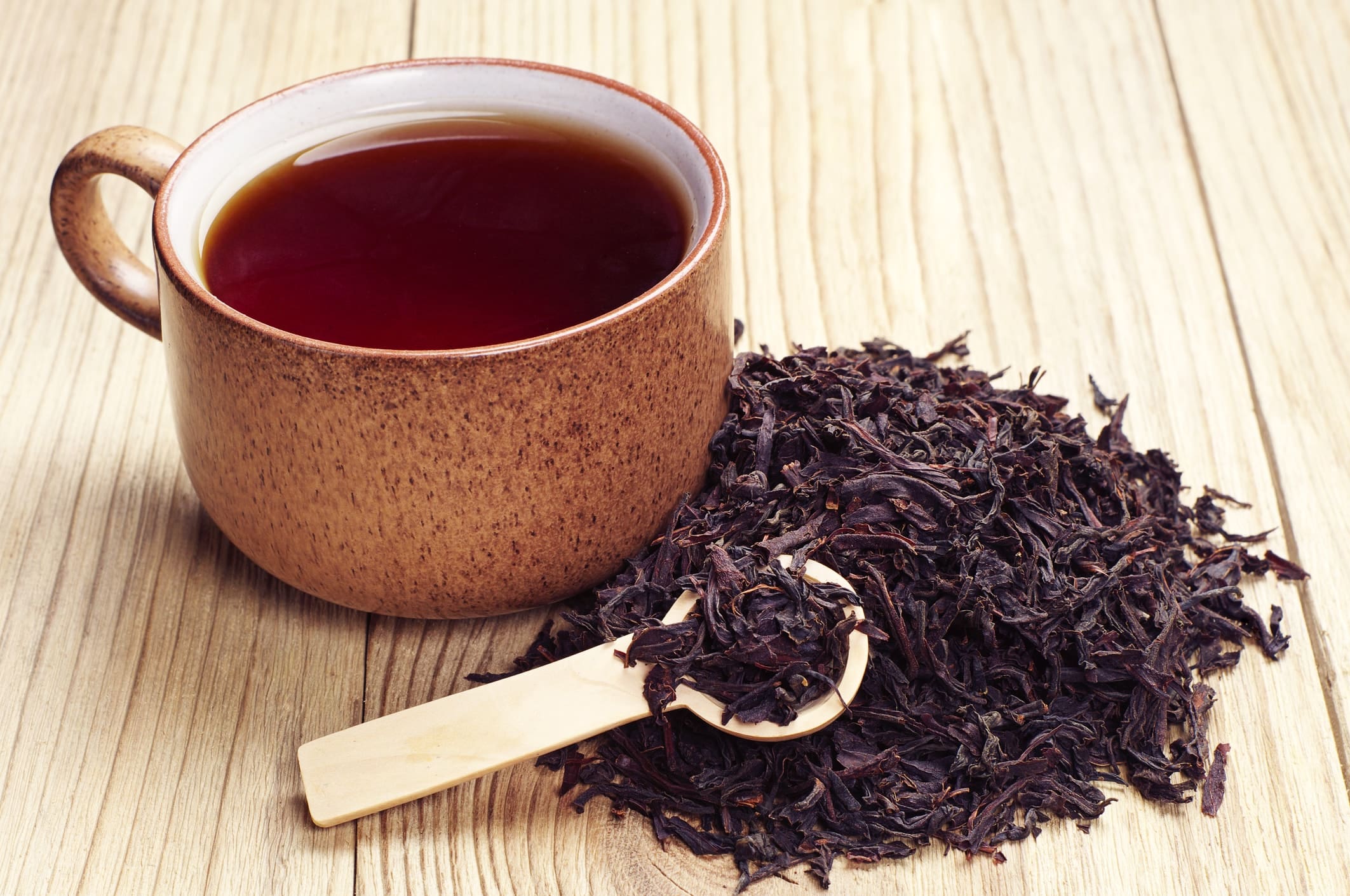 Schwarzer Tee hilft gegen kaputte Haare